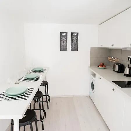 d.Five Bartók Apartment * Budapest